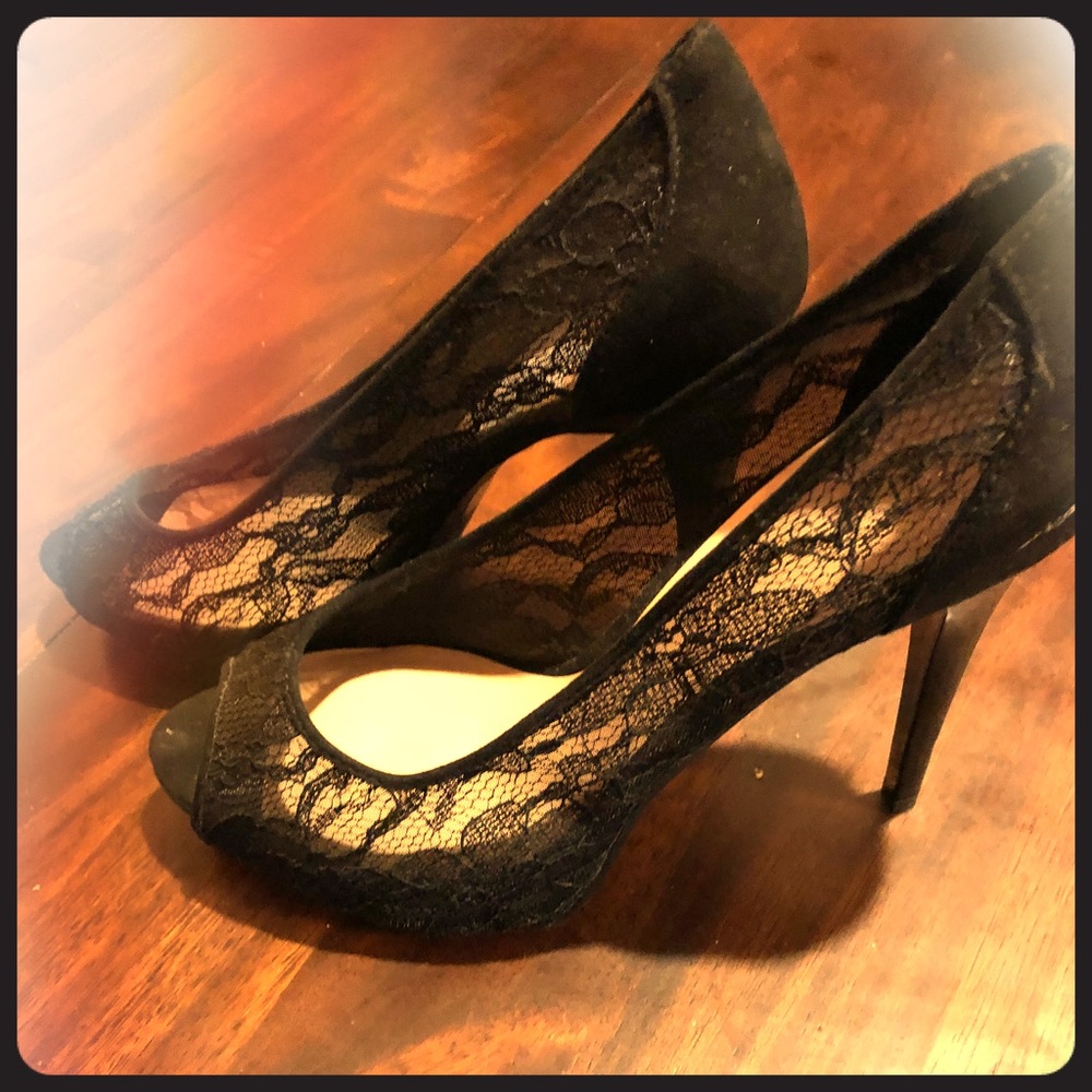 Nice lace used guess heels black